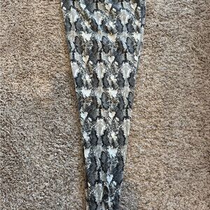 Old Navy Gray Snake Print Leggings
